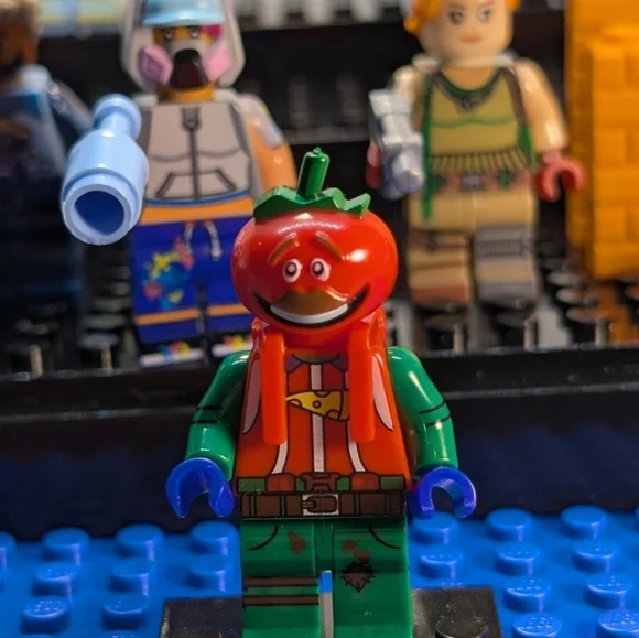 8 Minifigures- Fortnite Videogame Building Block Toys Omega Tomato Head - Picture 8 of 9